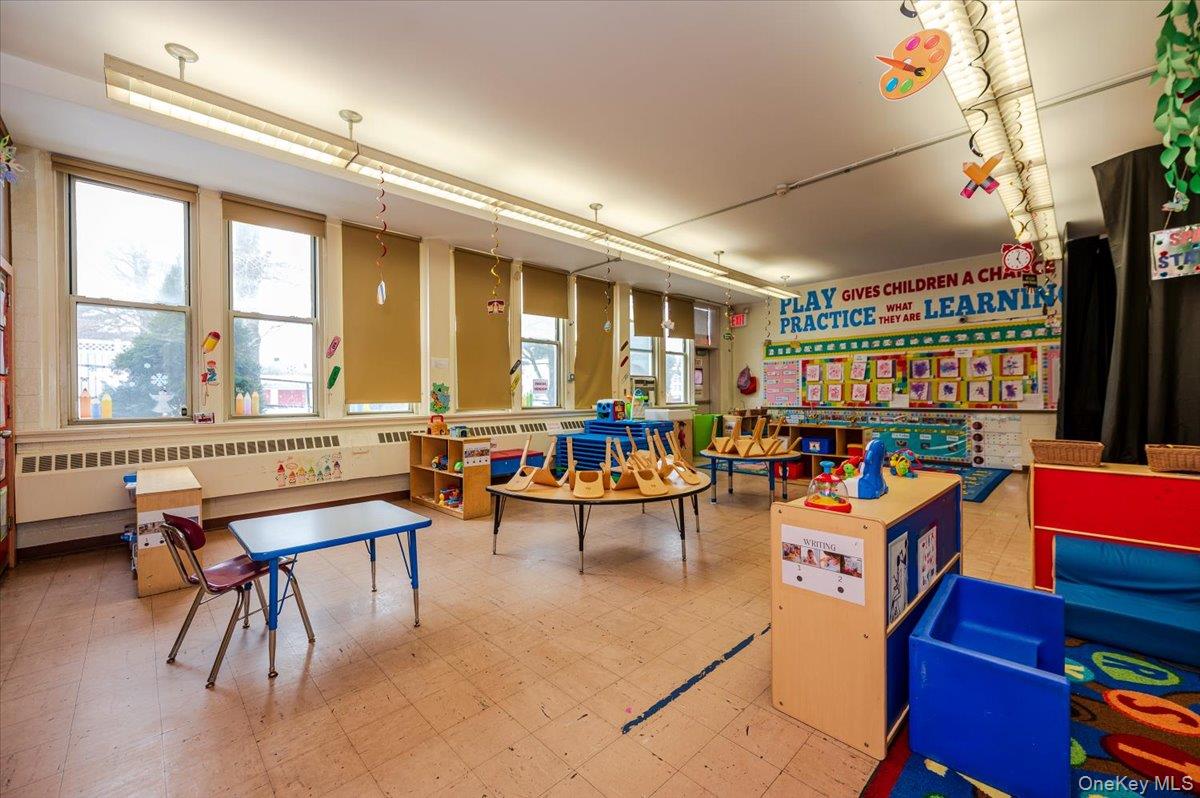 #19 photo, 1346 Broadway, नासाउ काउंटी Hewlett , NY 11557