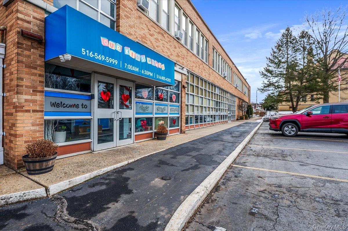 #2 photo, 1346 Broadway, नासाउ काउंटी Hewlett , NY 11557