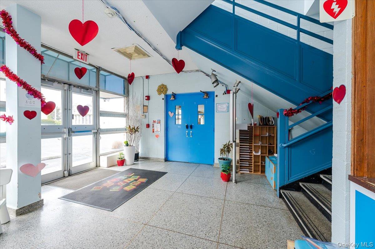 #4 photo, 1346 Broadway, नासाउ काउंटी Hewlett , NY 11557