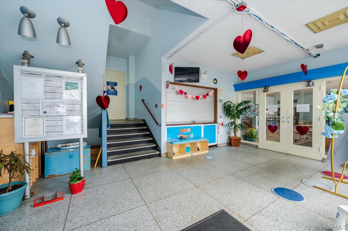 #5 photo, 1346 Broadway, नासाउ काउंटी Hewlett , NY 11557