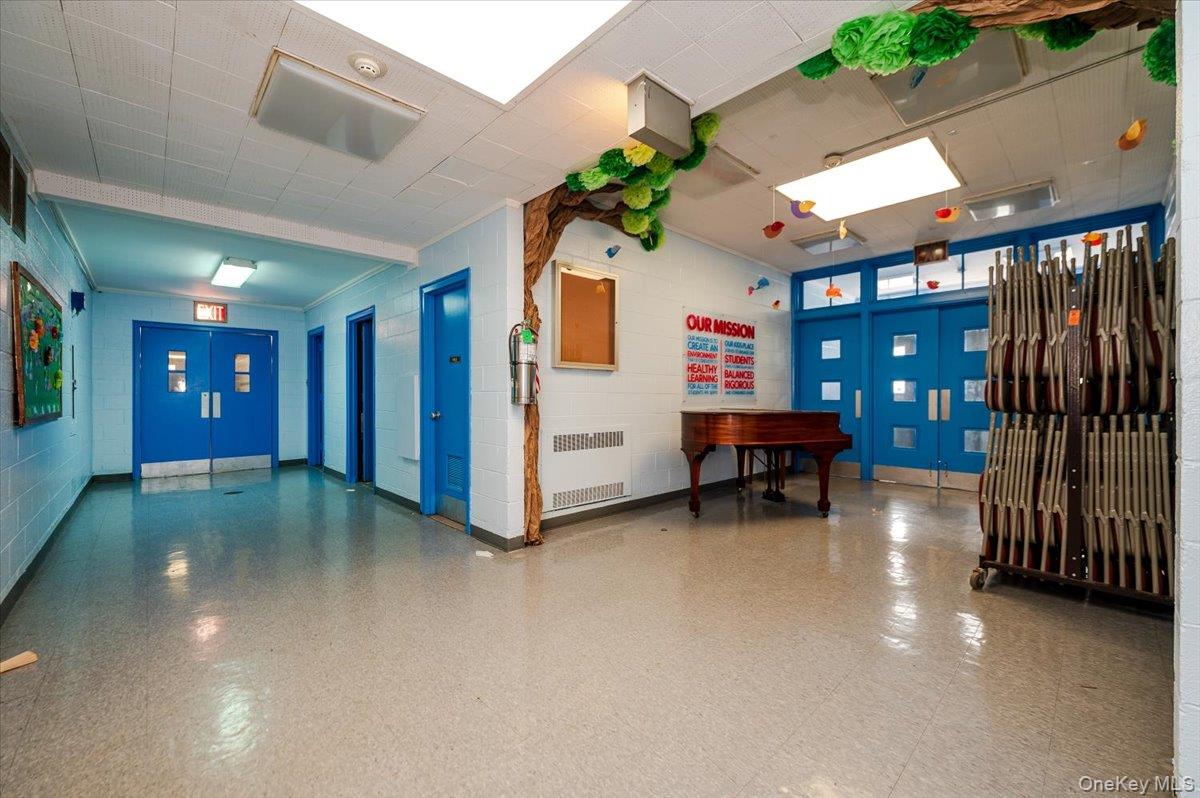 #6 photo, 1346 Broadway, नासाउ काउंटी Hewlett , NY 11557