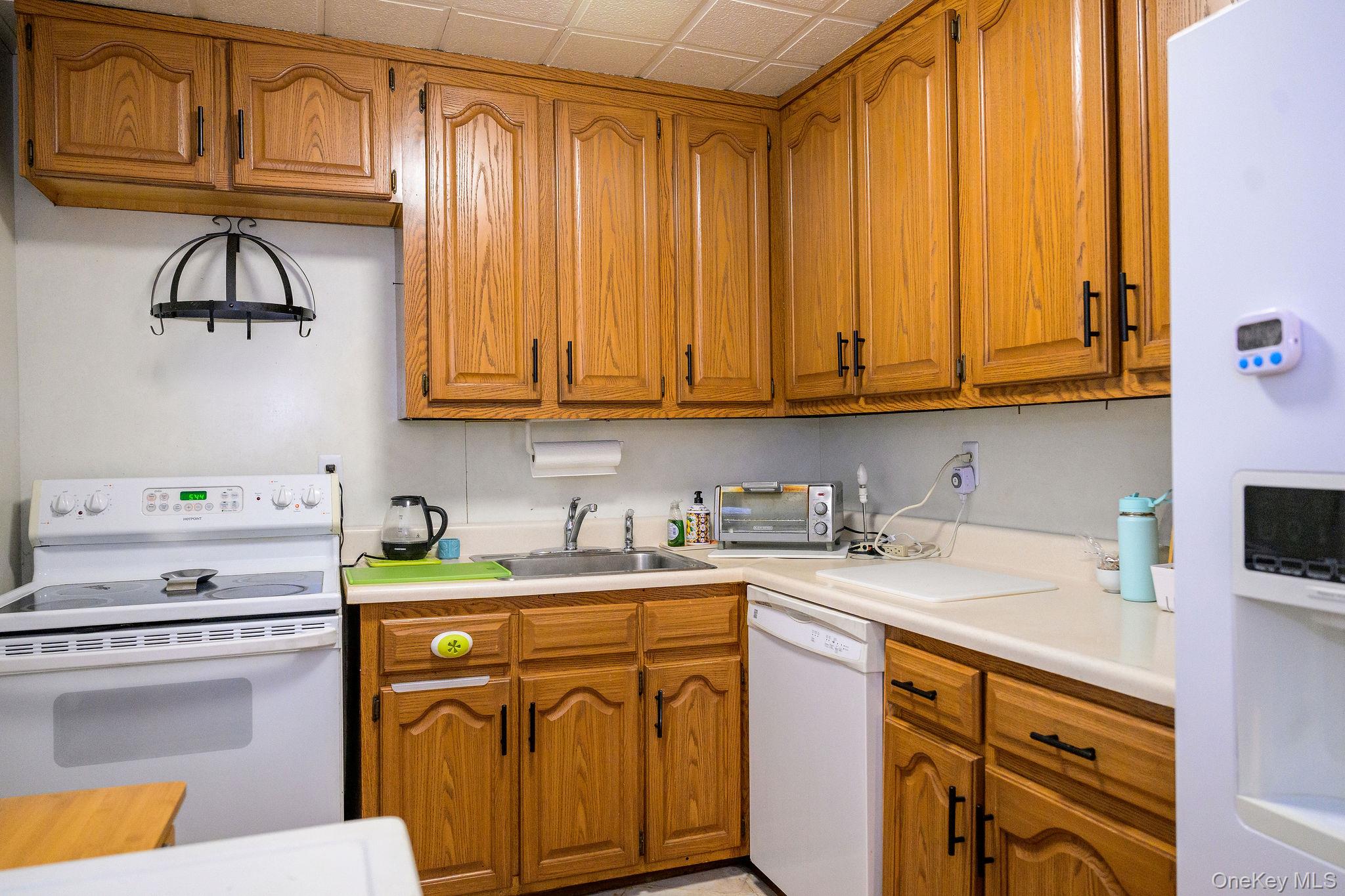 #6 photo, 155 Charter Circle, Ossining , NY 10562