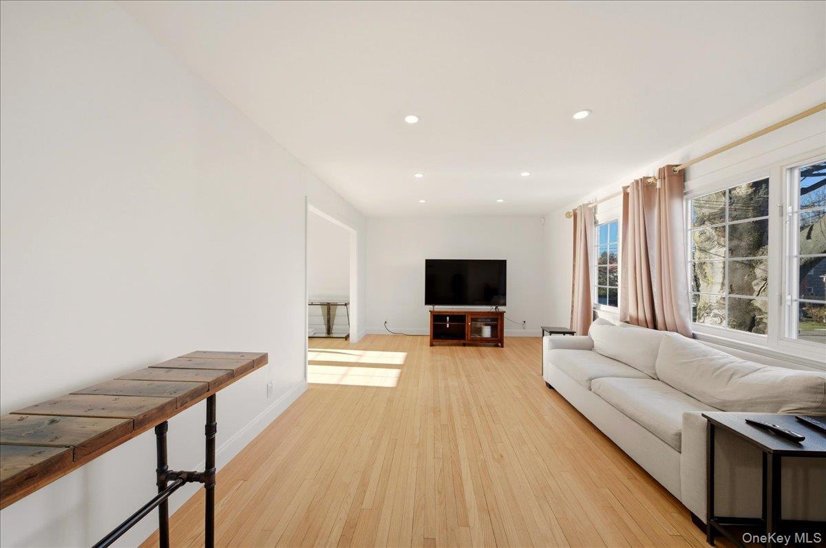 #4 photo, 144 Bell Road, Scarsdale , NY 10583