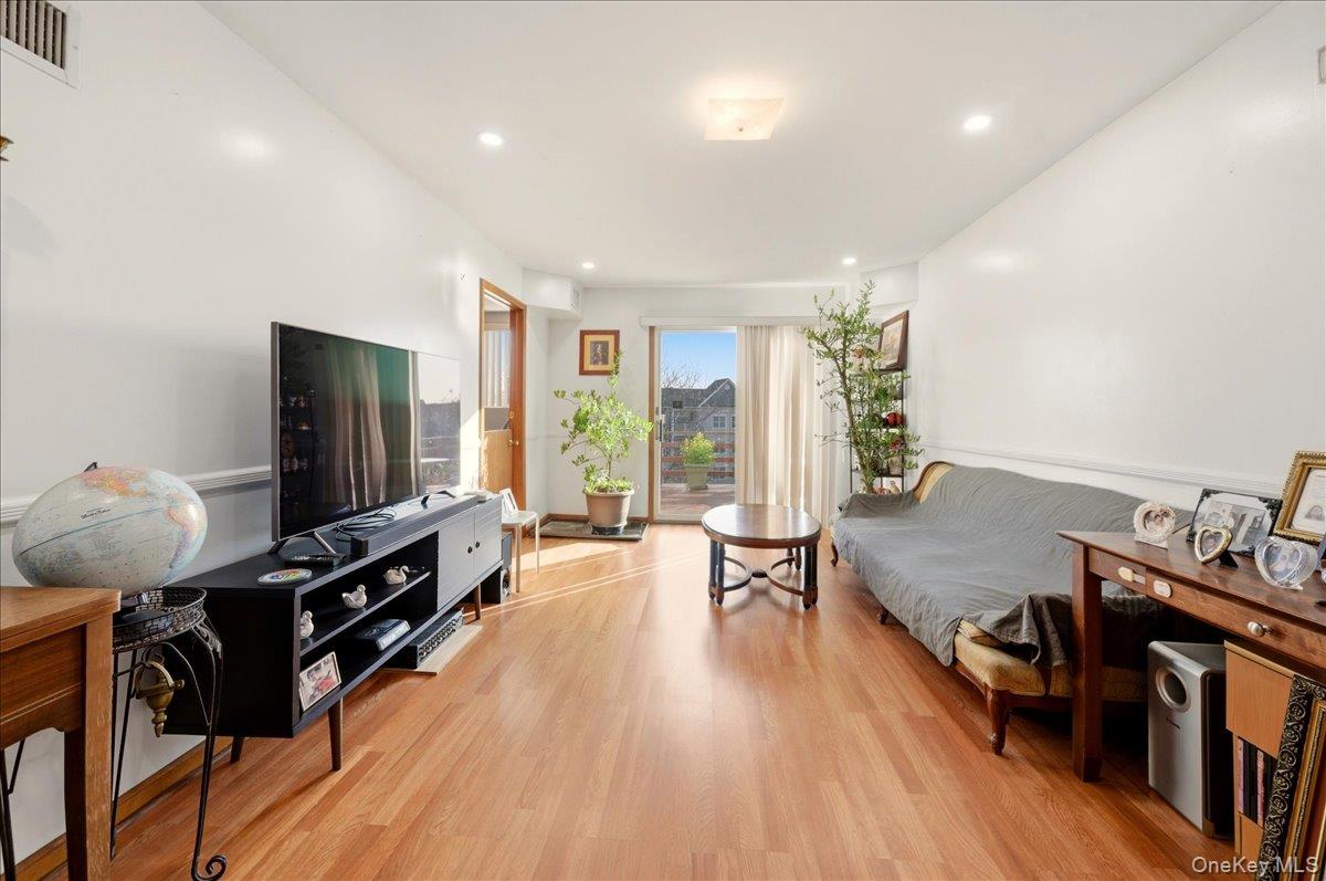 #15 photo, 65 Skymeadow Place, Elmsford , NY 10523