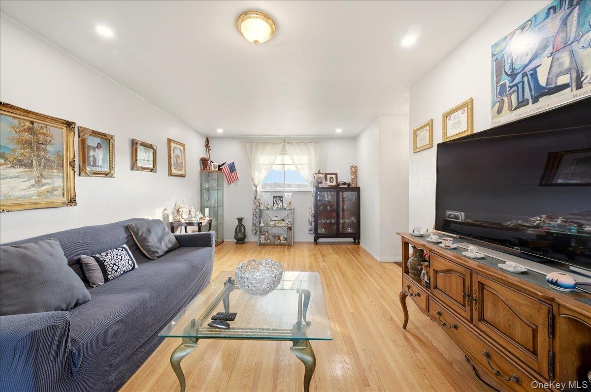 #3 photo, 65 Skymeadow Place, Elmsford , NY 10523