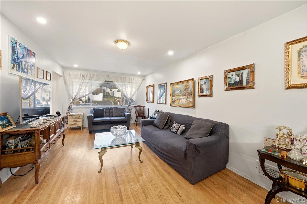 #4 photo, 65 Skymeadow Place, Elmsford , NY 10523