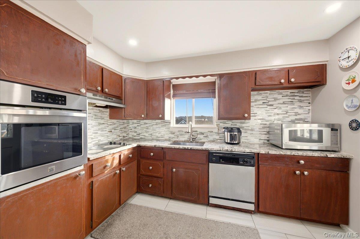 #8 photo, 65 Skymeadow Place, Elmsford , NY 10523