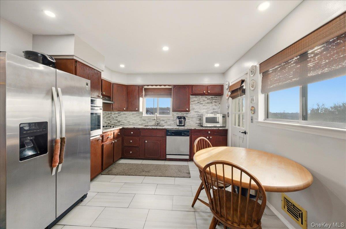 #9 photo, 65 Skymeadow Place, Elmsford , NY 10523