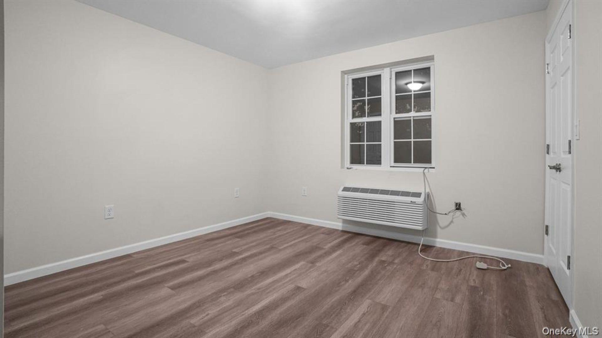 #13 photo, 953 E 229th Street, Bronx , NY 10466