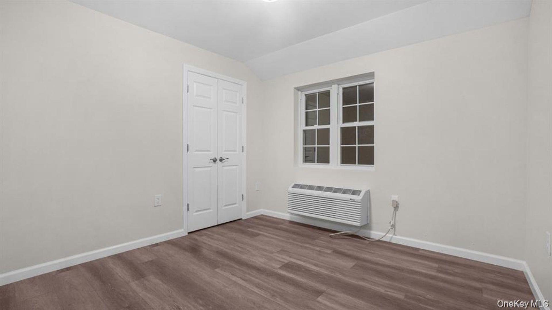 #16 photo, 953 E 229th Street, Bronx , NY 10466