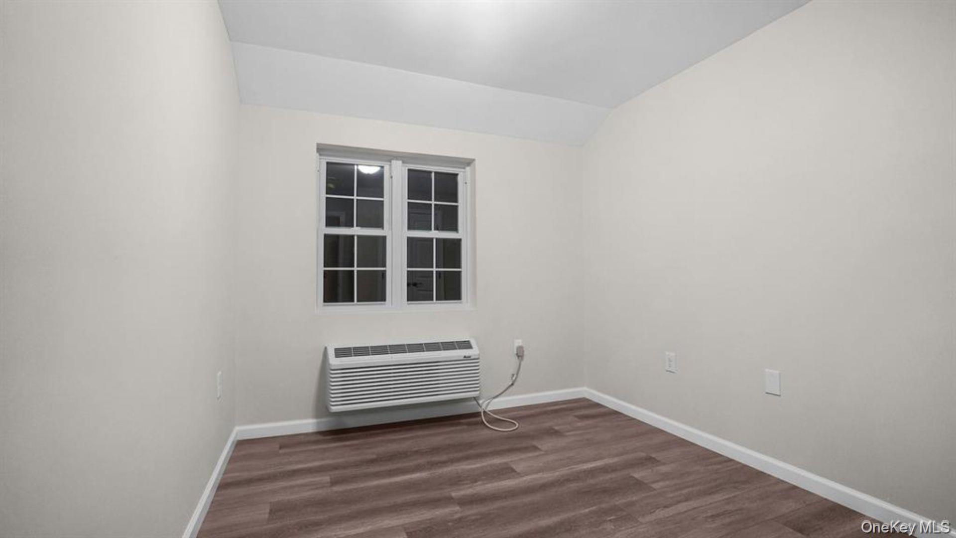 #17 photo, 953 E 229th Street, Bronx , NY 10466