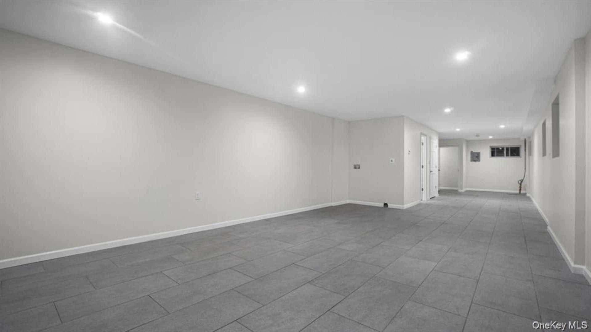 #19 photo, 953 E 229th Street, Bronx , NY 10466