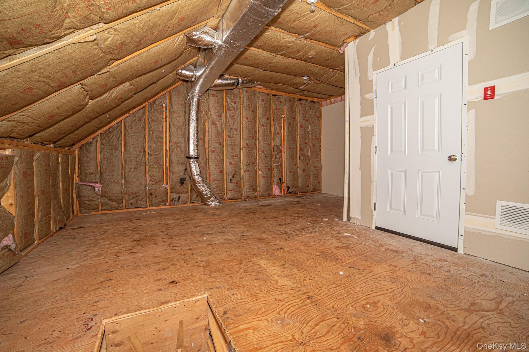 #10 photo, 975 Main Street, Farmingdale , NY 11735