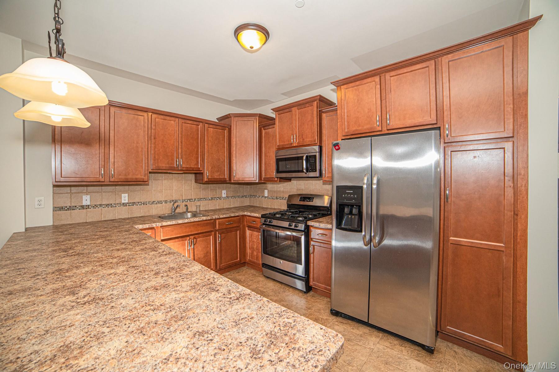 #2 photo, 975 Main Street, Farmingdale , NY 11735