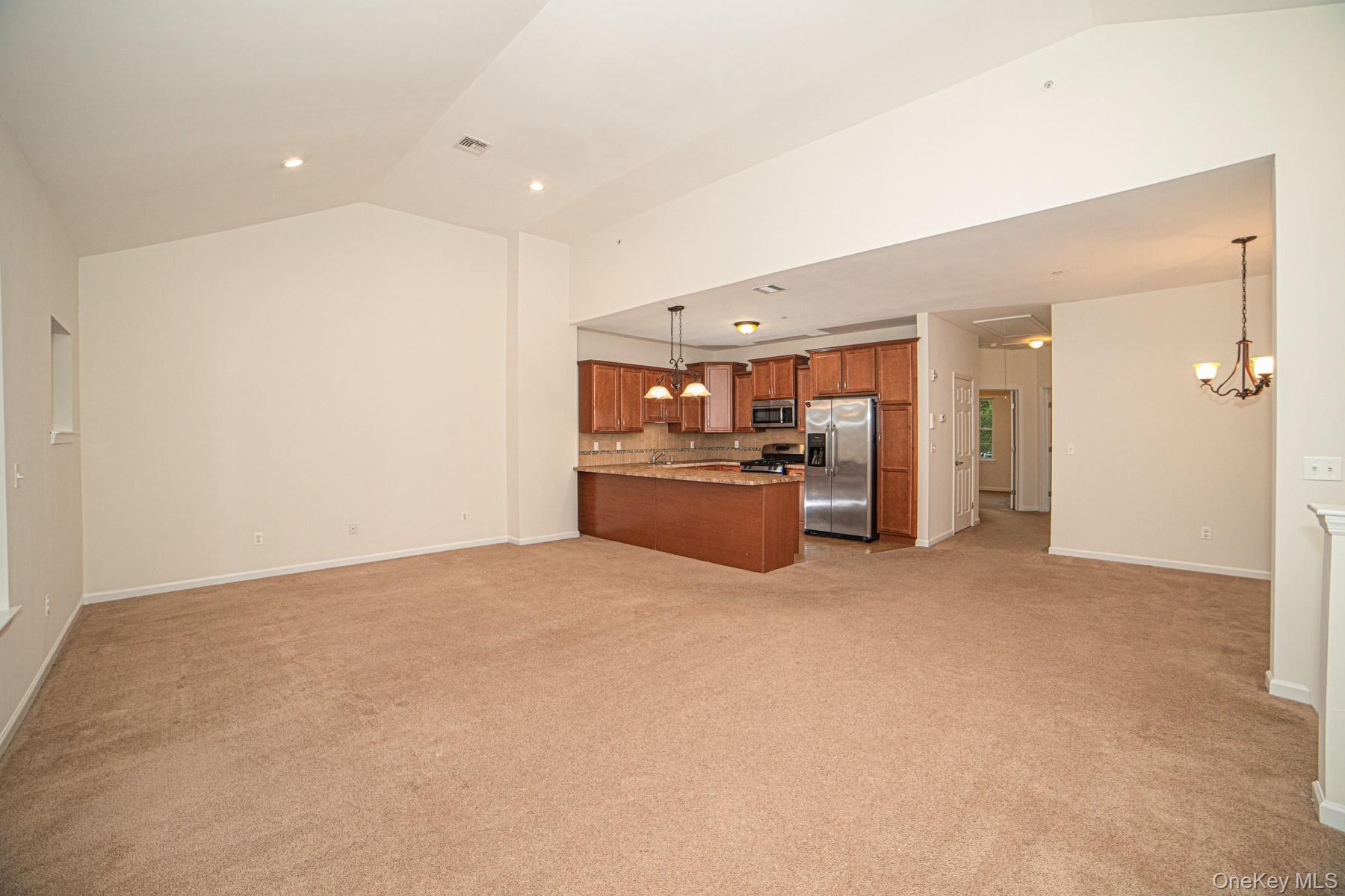 #3 photo, 975 Main Street, Farmingdale , NY 11735