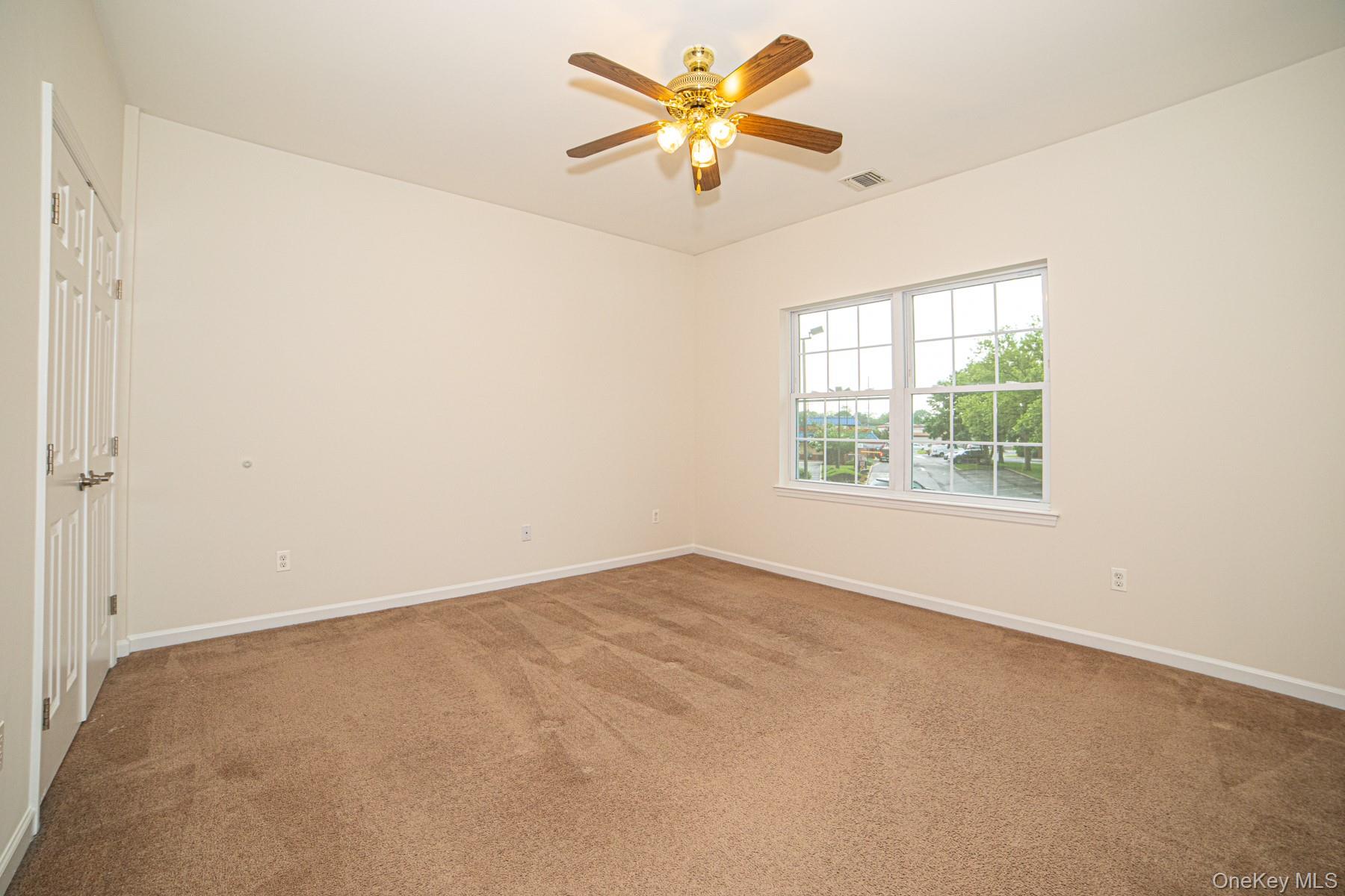 #5 photo, 975 Main Street, Farmingdale , NY 11735