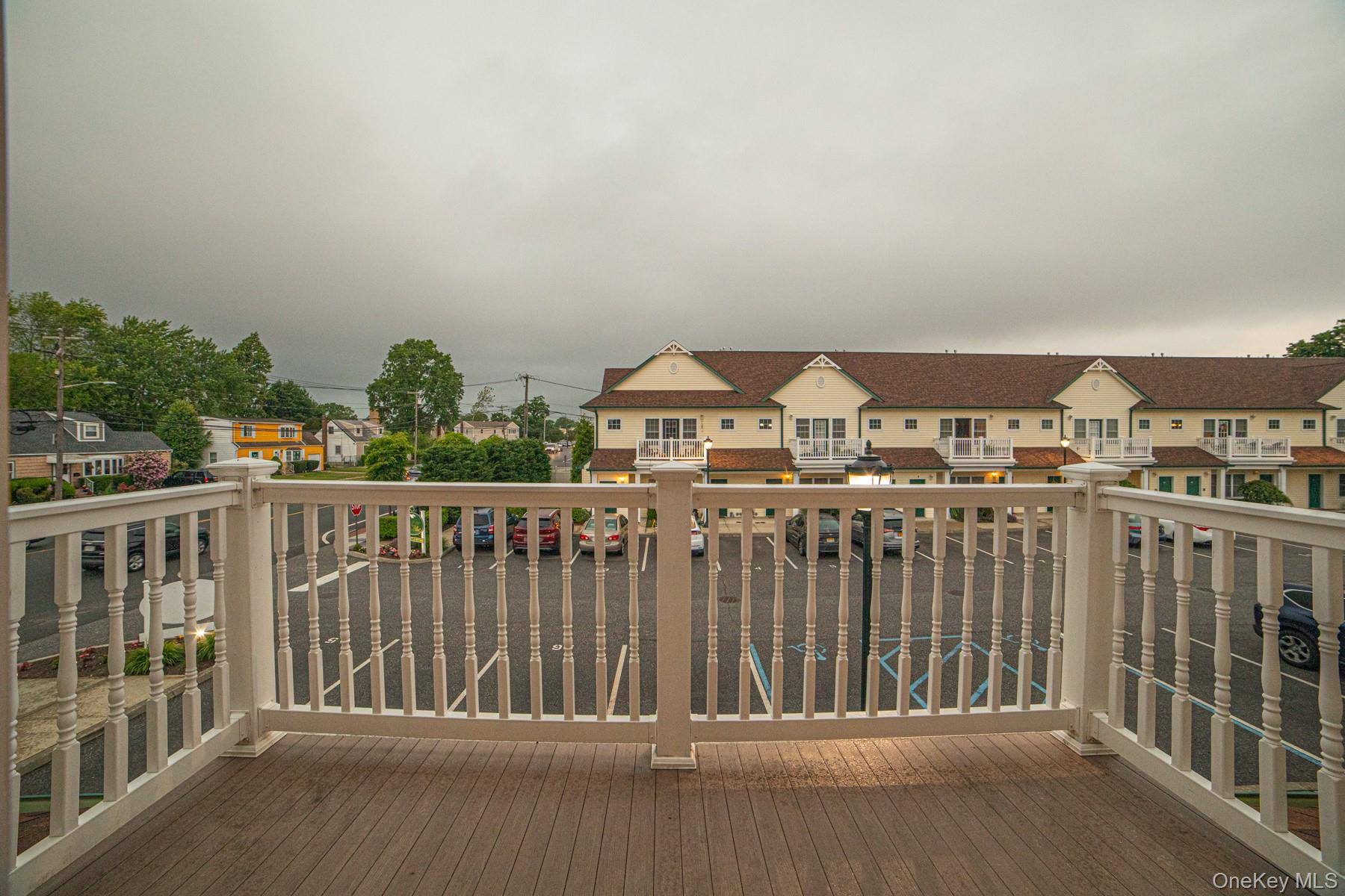 #9 photo, 975 Main Street, Farmingdale , NY 11735