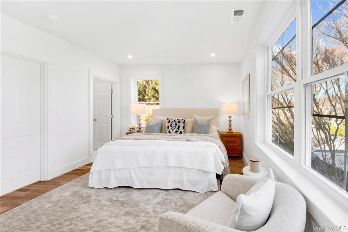 #16 photo, 410 Third Avenue, Pelham , NY 10803