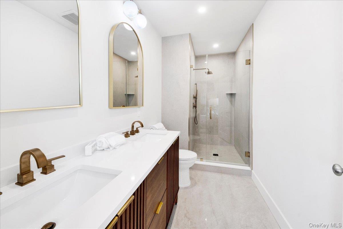 #17 photo, 410 Third Avenue, Pelham , NY 10803