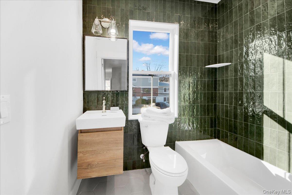 #19 photo, 410 Third Avenue, Pelham , NY 10803