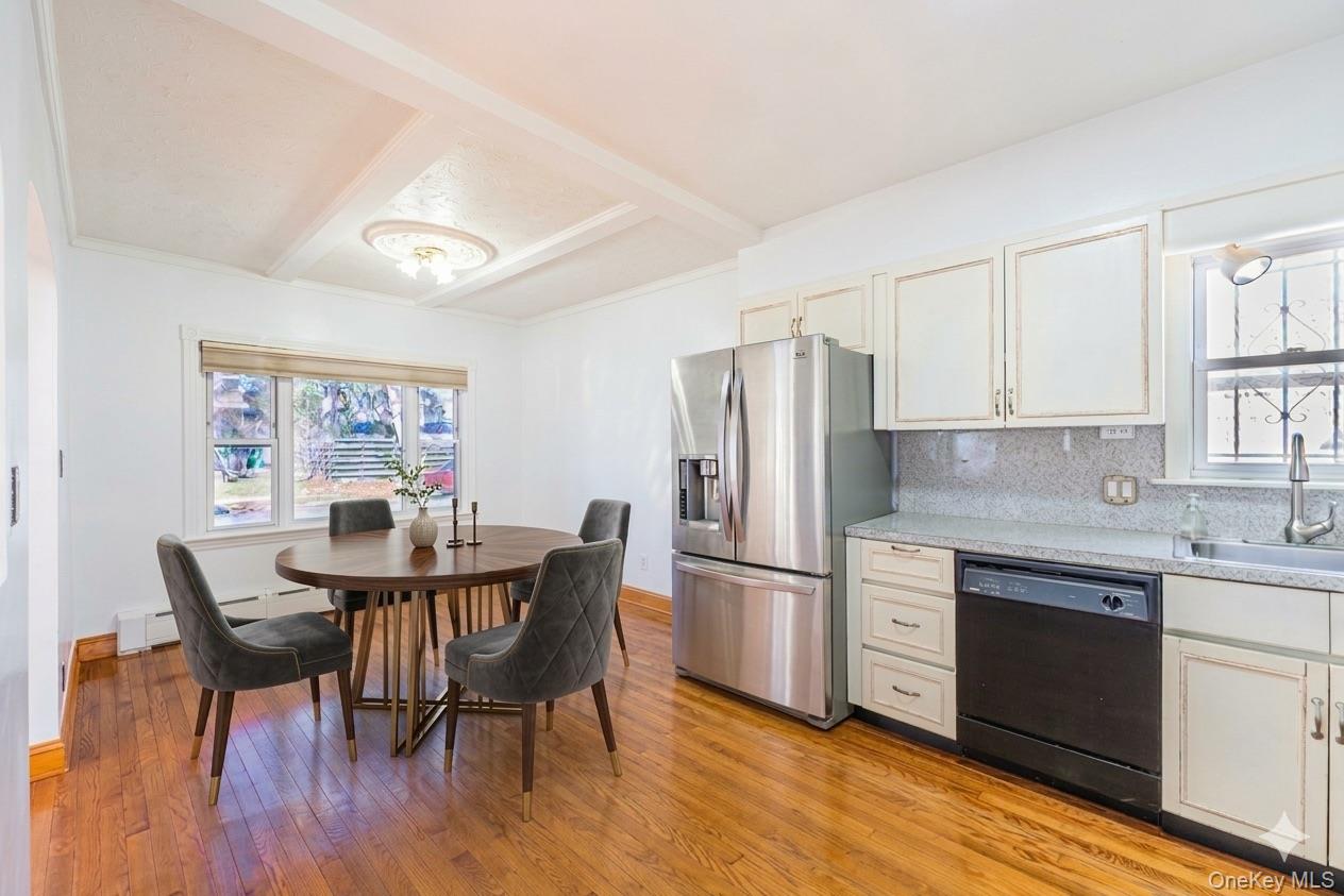 #7 photo, 65-11 168th Street, קווינס Fresh Meadows , NY 11365