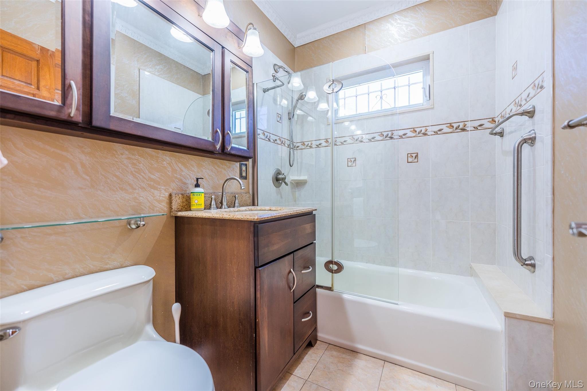 #9 photo, 65-11 168th Street, קווינס Fresh Meadows , NY 11365