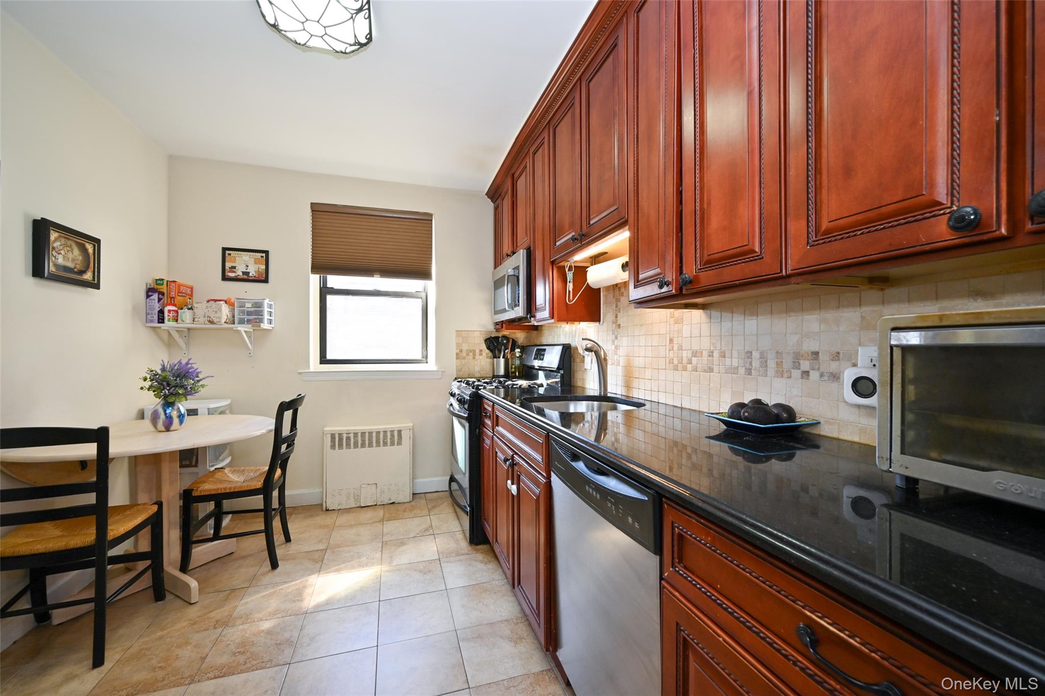 #4 photo, 36-44 172 Street, קווינס Flushing , NY 11358