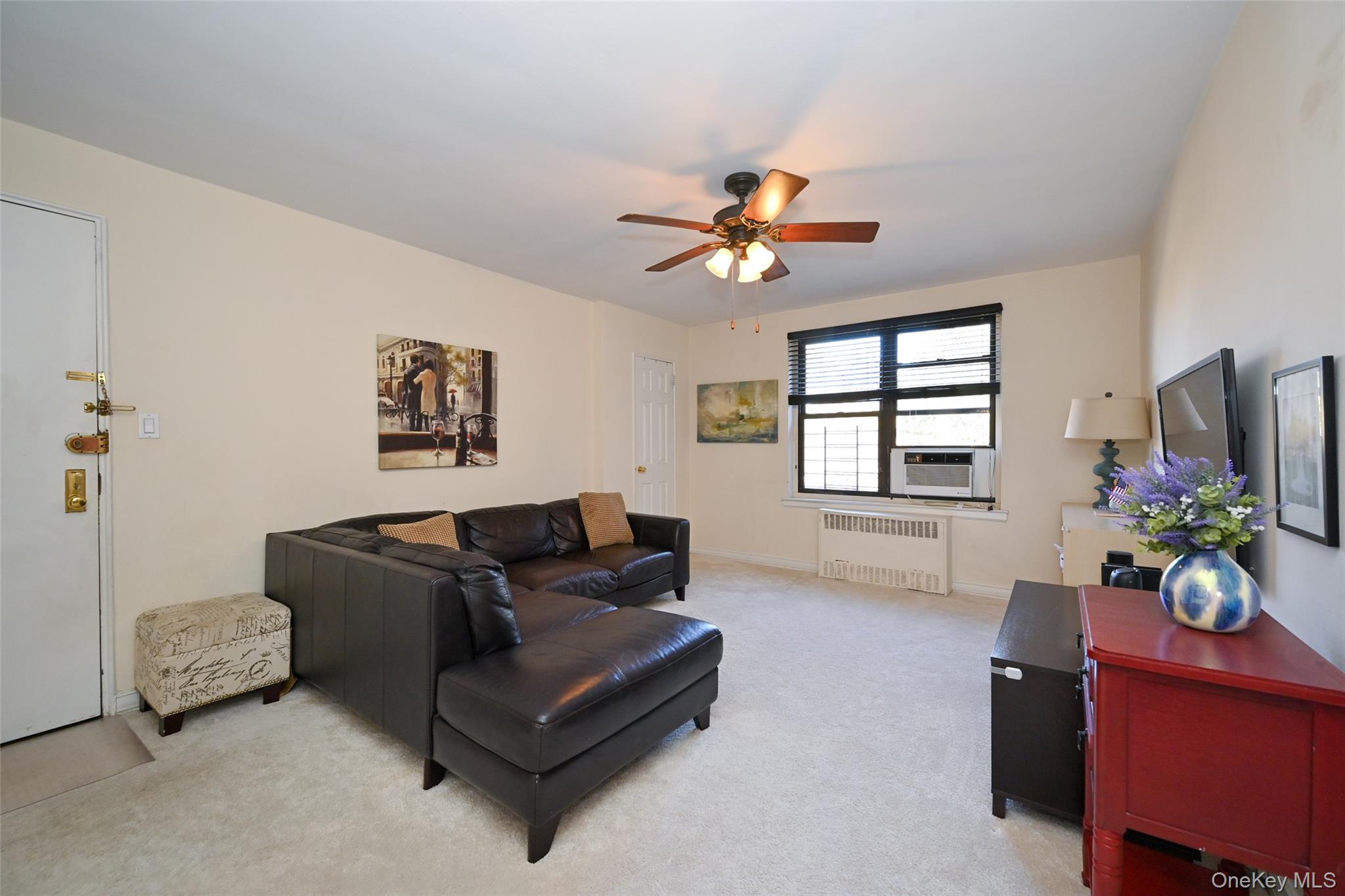 #8 photo, 36-44 172 Street, קווינס Flushing , NY 11358