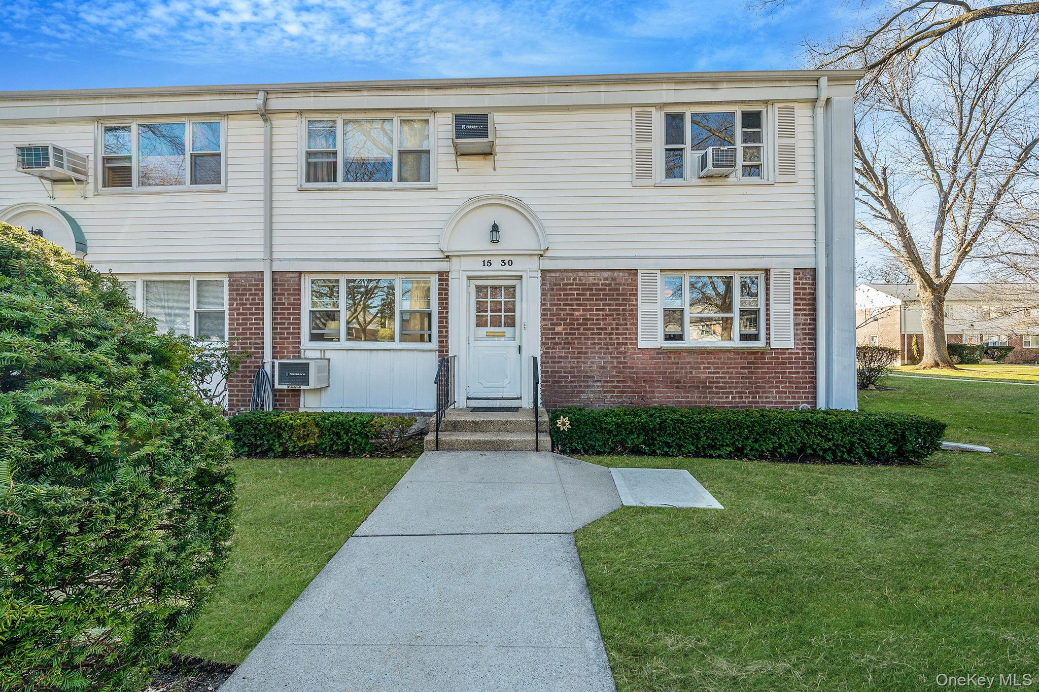 #1 photo, 1530 212th Street, קווינס Bayside , NY 11360