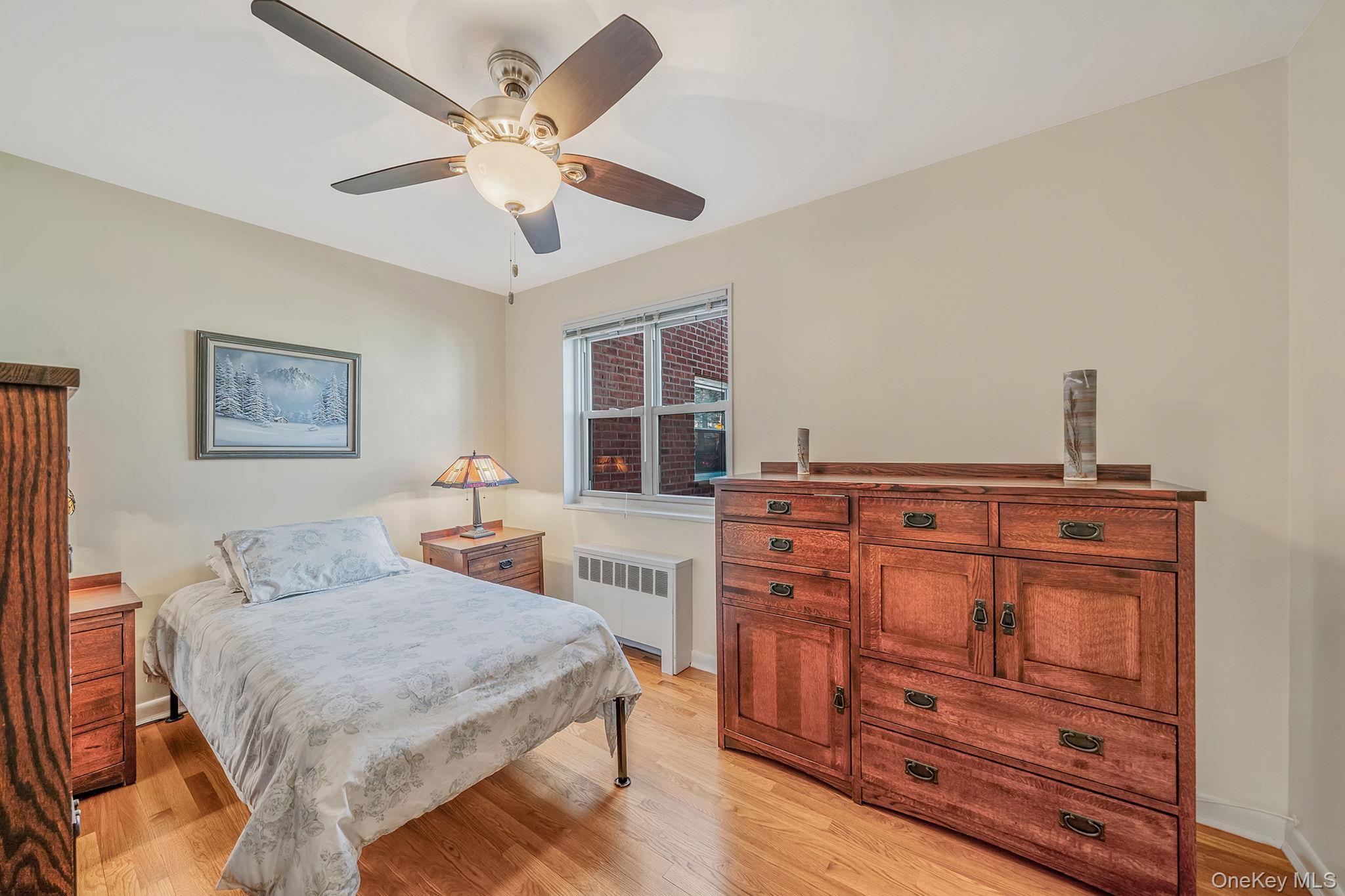 #11 photo, 1530 212th Street, קווינס Bayside , NY 11360