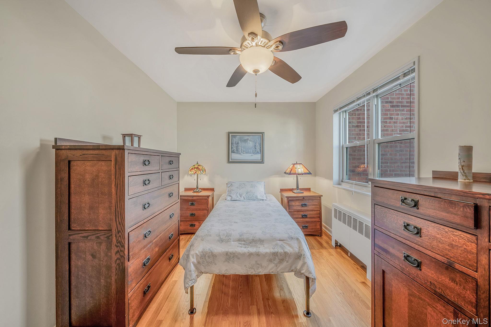 #12 photo, 1530 212th Street, קווינס Bayside , NY 11360