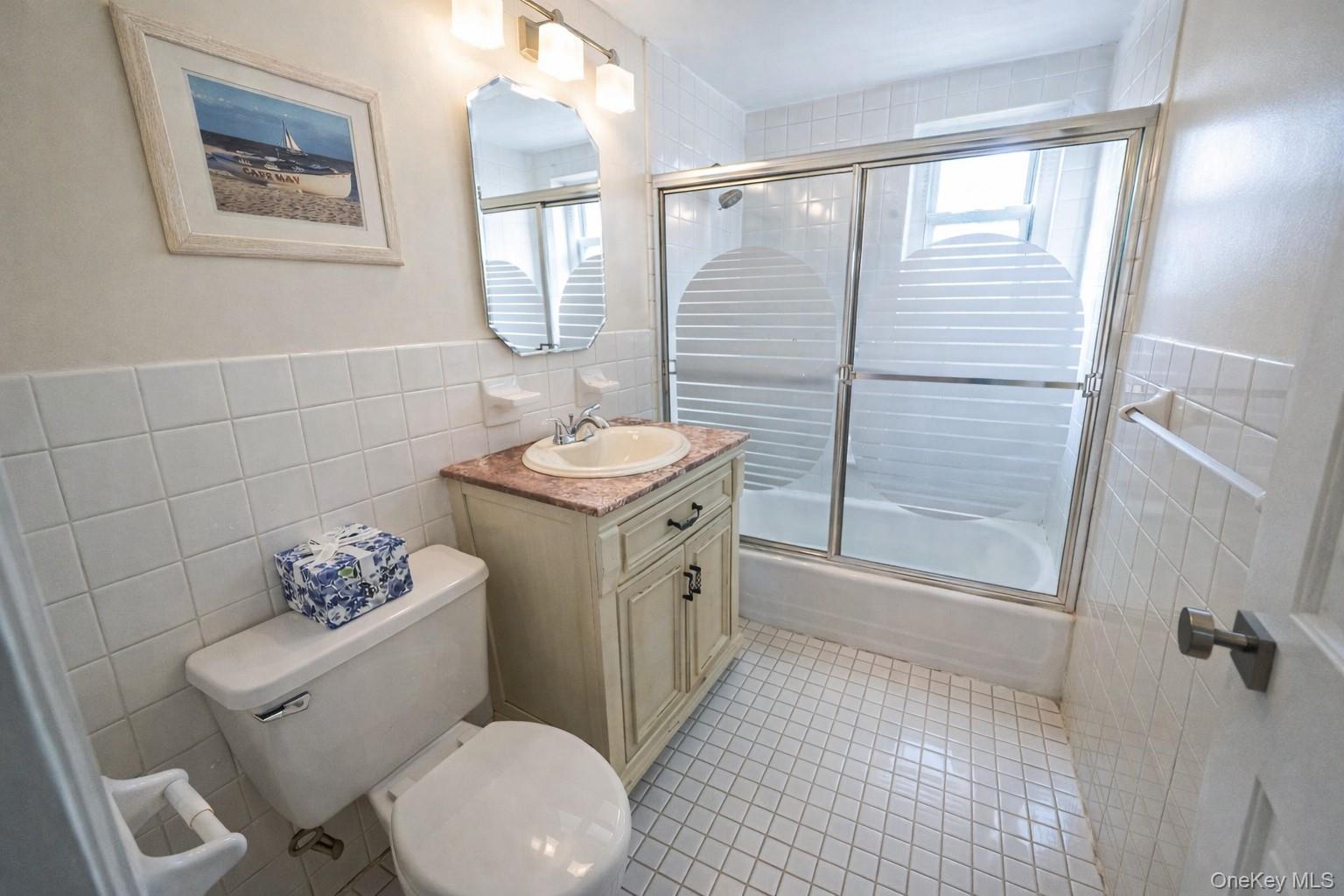 #13 photo, 1530 212th Street, קווינס Bayside , NY 11360