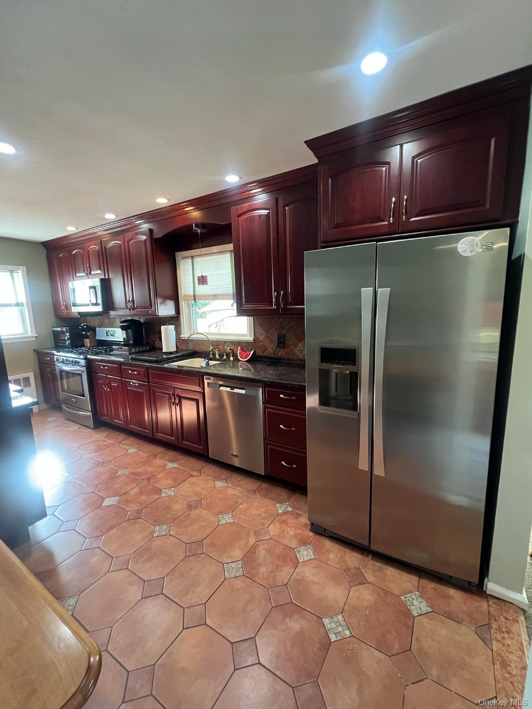 #11 photo, 158 Lincoln Avenue, Rockville Centre , NY 11570