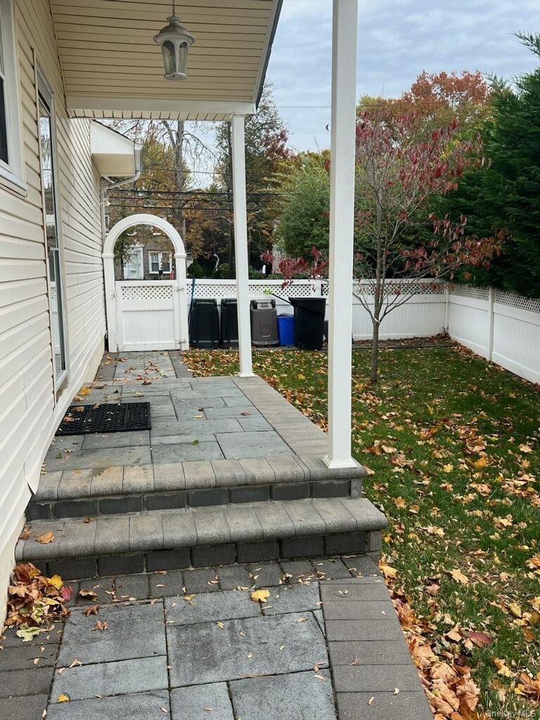 #4 photo, 158 Lincoln Avenue, Rockville Centre , NY 11570