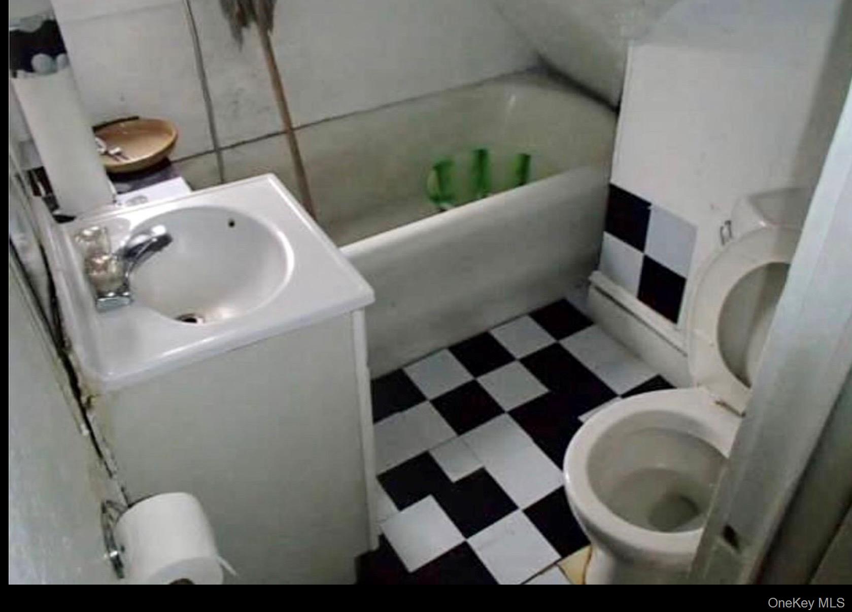 #4 photo, 2515 Ericsson Street, 皇后區 East Elmhurst , NY 11369