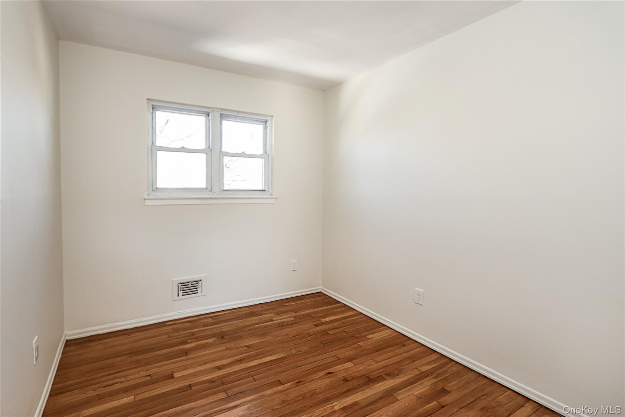 #14 photo, 21614 132nd Road, קווינס Springfield Gardens , NY 11413