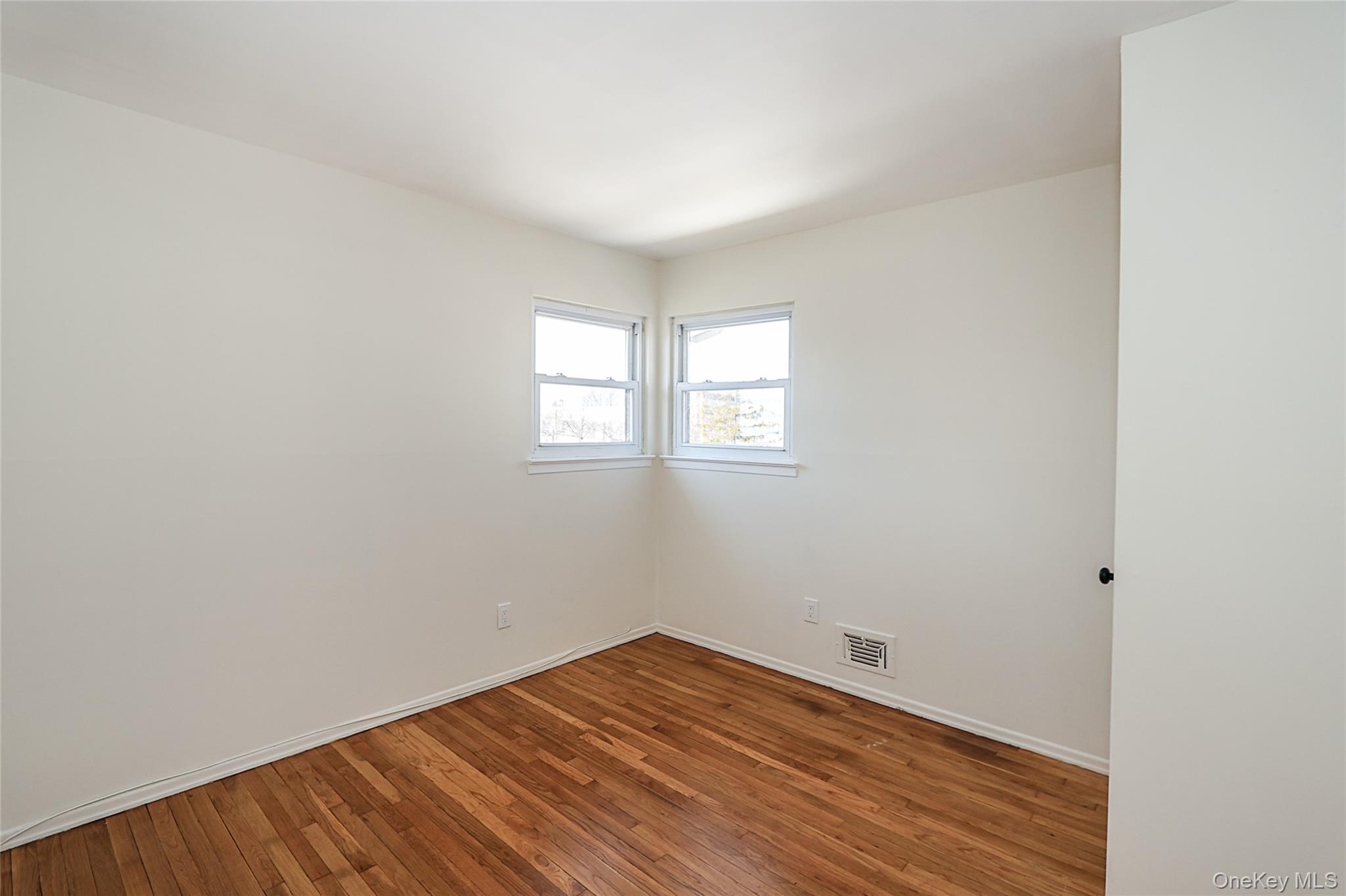 #15 photo, 21614 132nd Road, קווינס Springfield Gardens , NY 11413