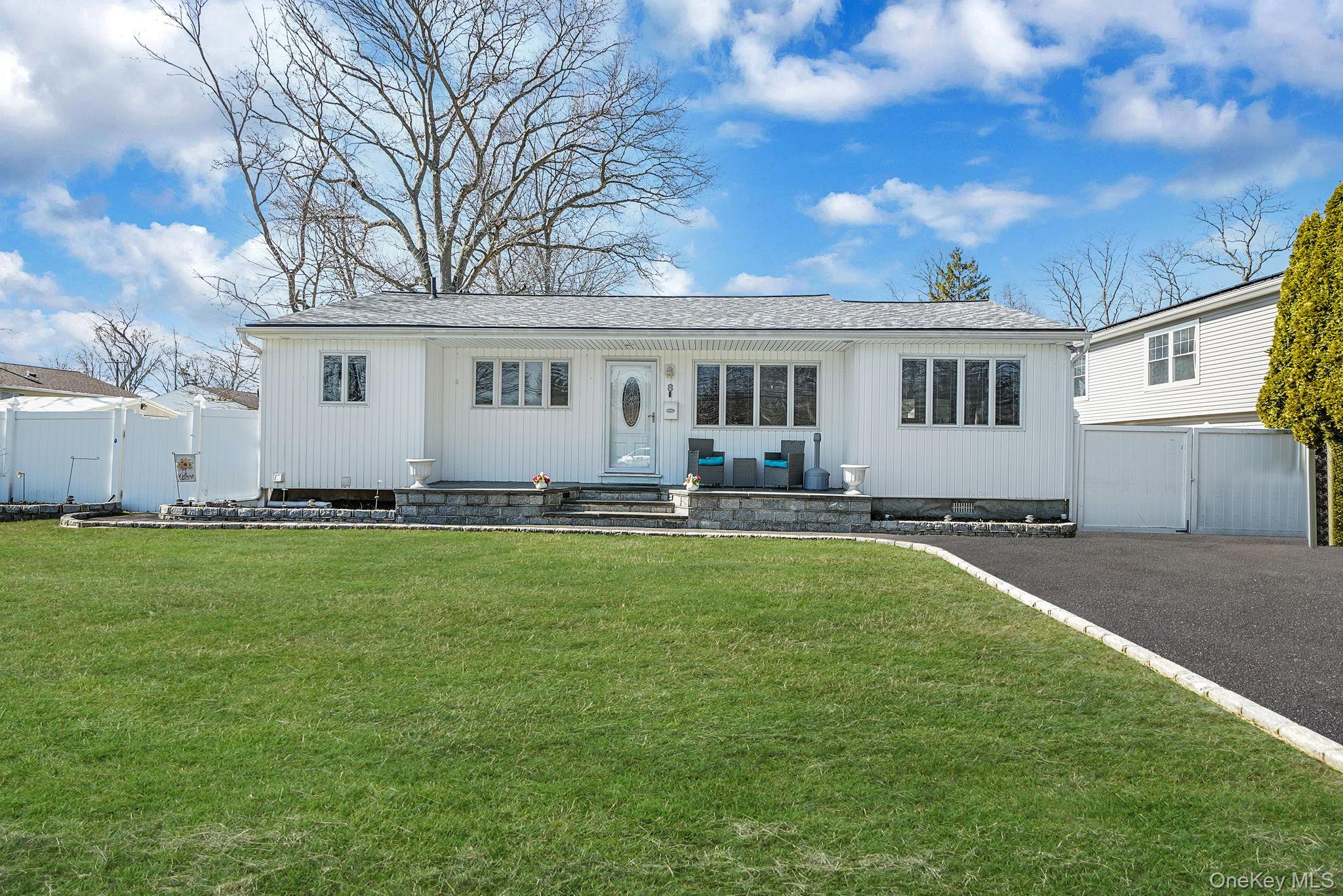 #1 photo, 8 Sunset Avenue, 롱 아일랜드 Wheatley Heights , NY 11798