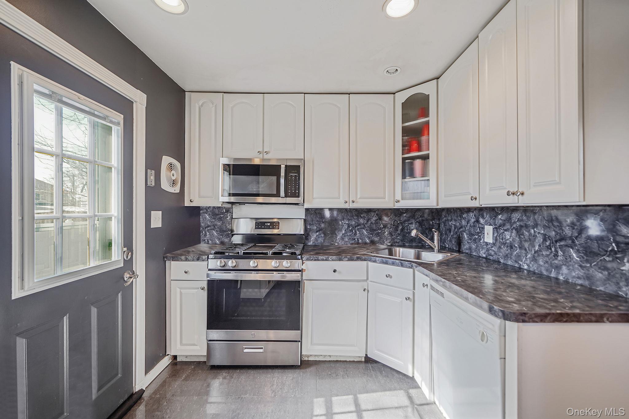 #12 photo, 8 Sunset Avenue, 롱 아일랜드 Wheatley Heights , NY 11798