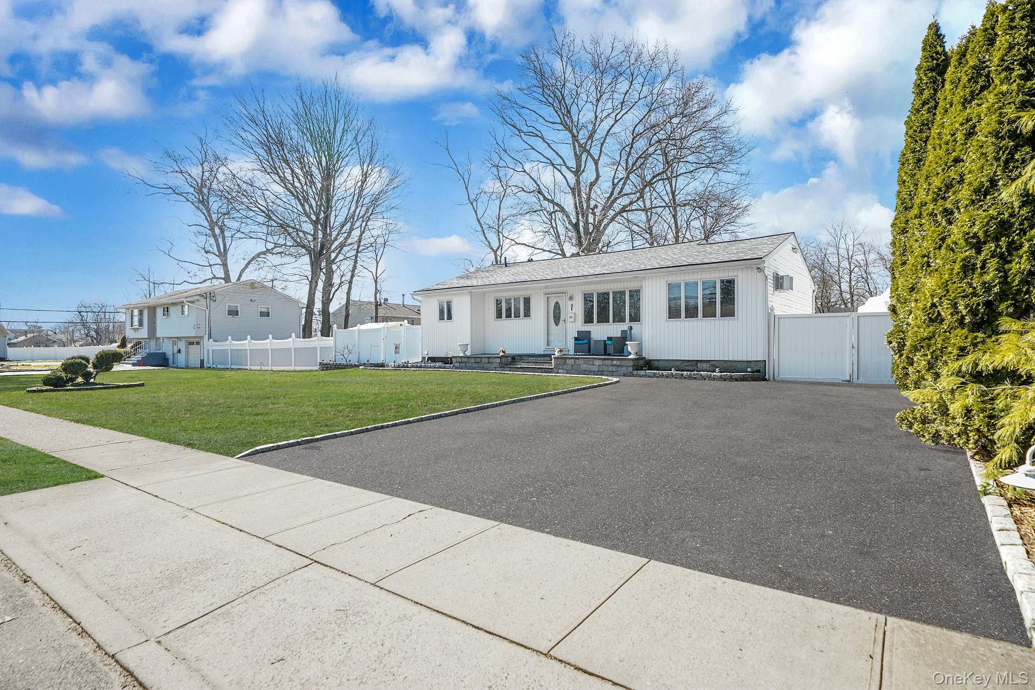 #2 photo, 8 Sunset Avenue, 롱 아일랜드 Wheatley Heights , NY 11798