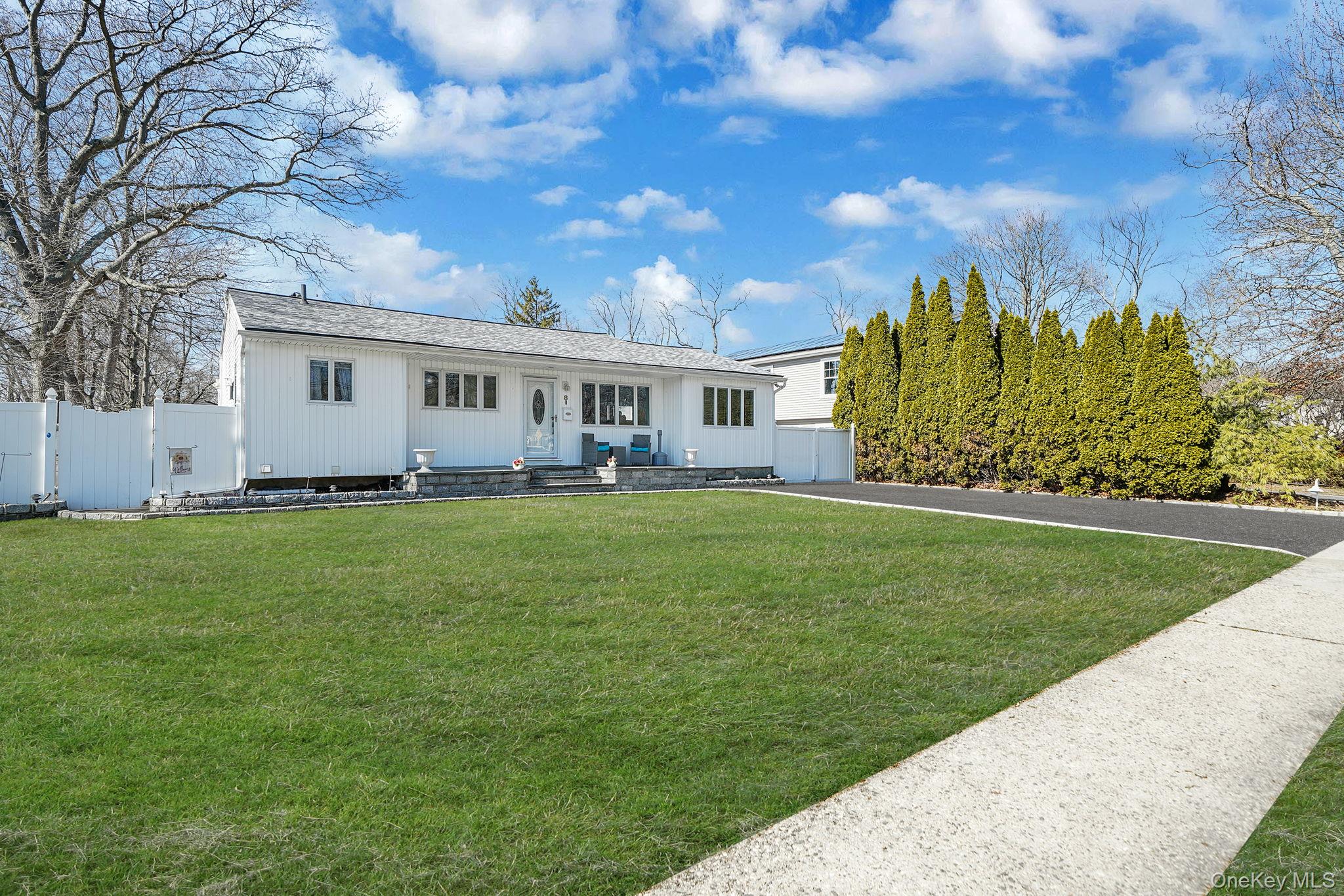 #3 photo, 8 Sunset Avenue, 롱 아일랜드 Wheatley Heights , NY 11798