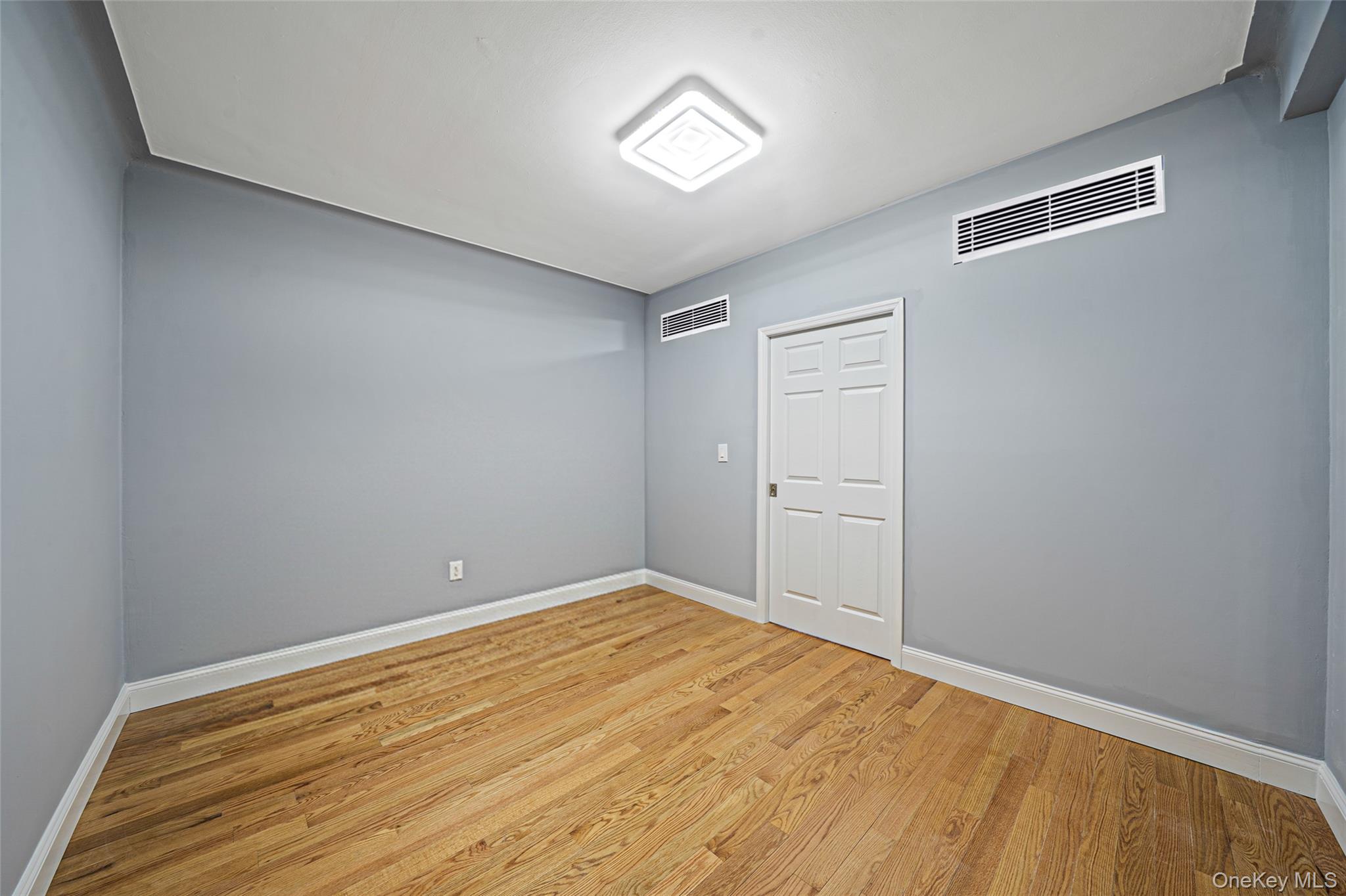 #16 photo, 3131 54th Street, קווינס Woodside , NY 11377