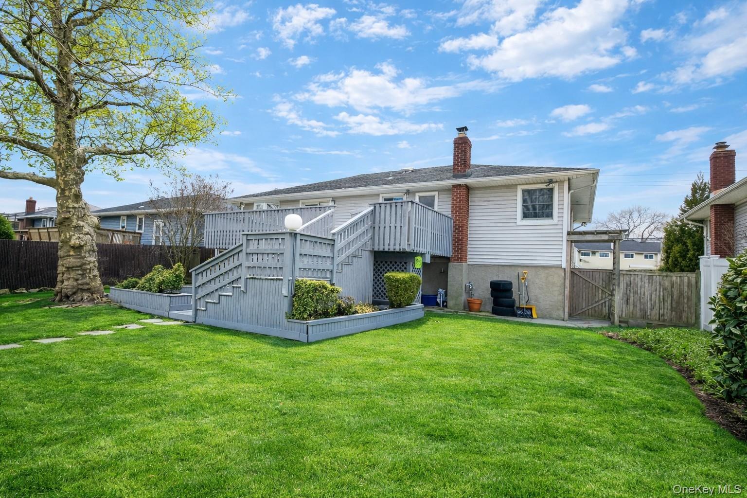 #2 photo, 127 Baker Court, ناسو Island Park , NY 11558