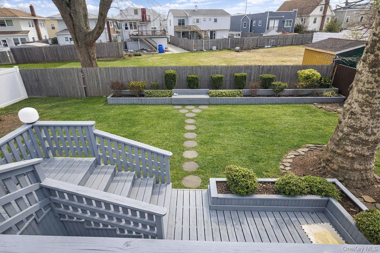 #8 photo, 127 Baker Court, ناسو Island Park , NY 11558