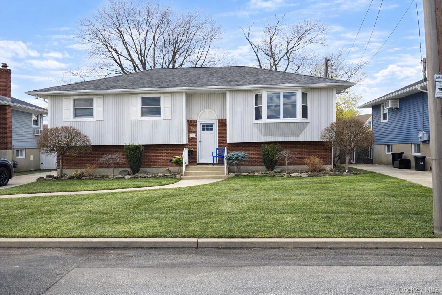 #9 photo, 127 Baker Court, ناسو Island Park , NY 11558