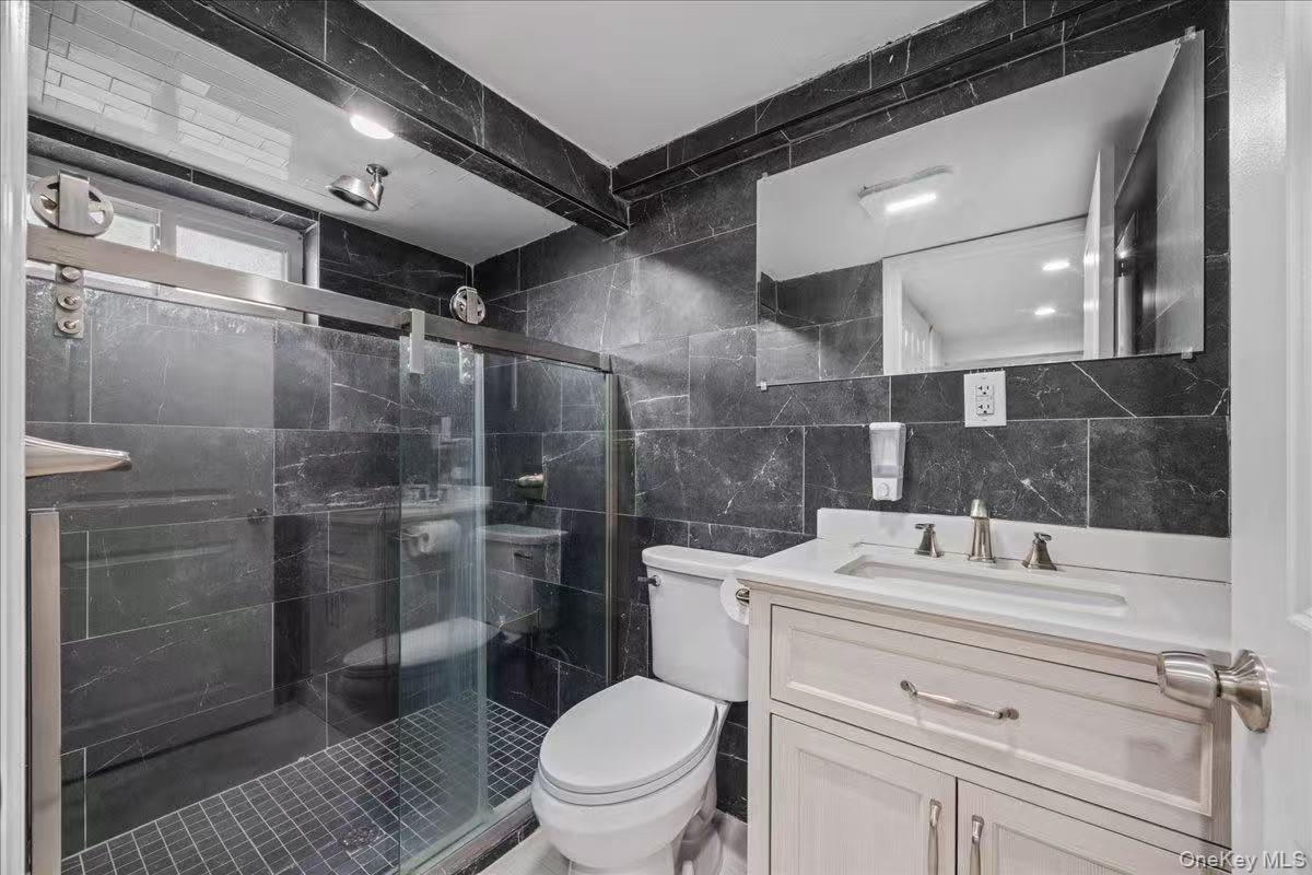 #19 photo, 642 Lenore Lane, 长岛 Elmont , NY 11003