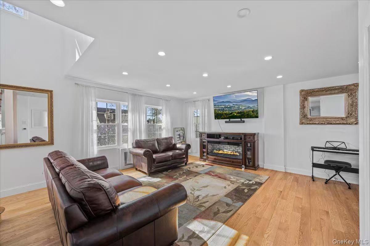 #4 photo, 642 Lenore Lane, 长岛 Elmont , NY 11003