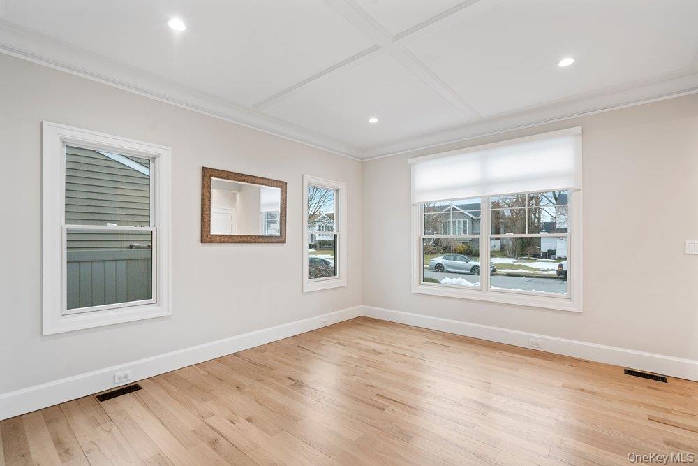 #5 photo, 43 Voorhis Drive, מחוז נסאו Old Bethpage , NY 11804