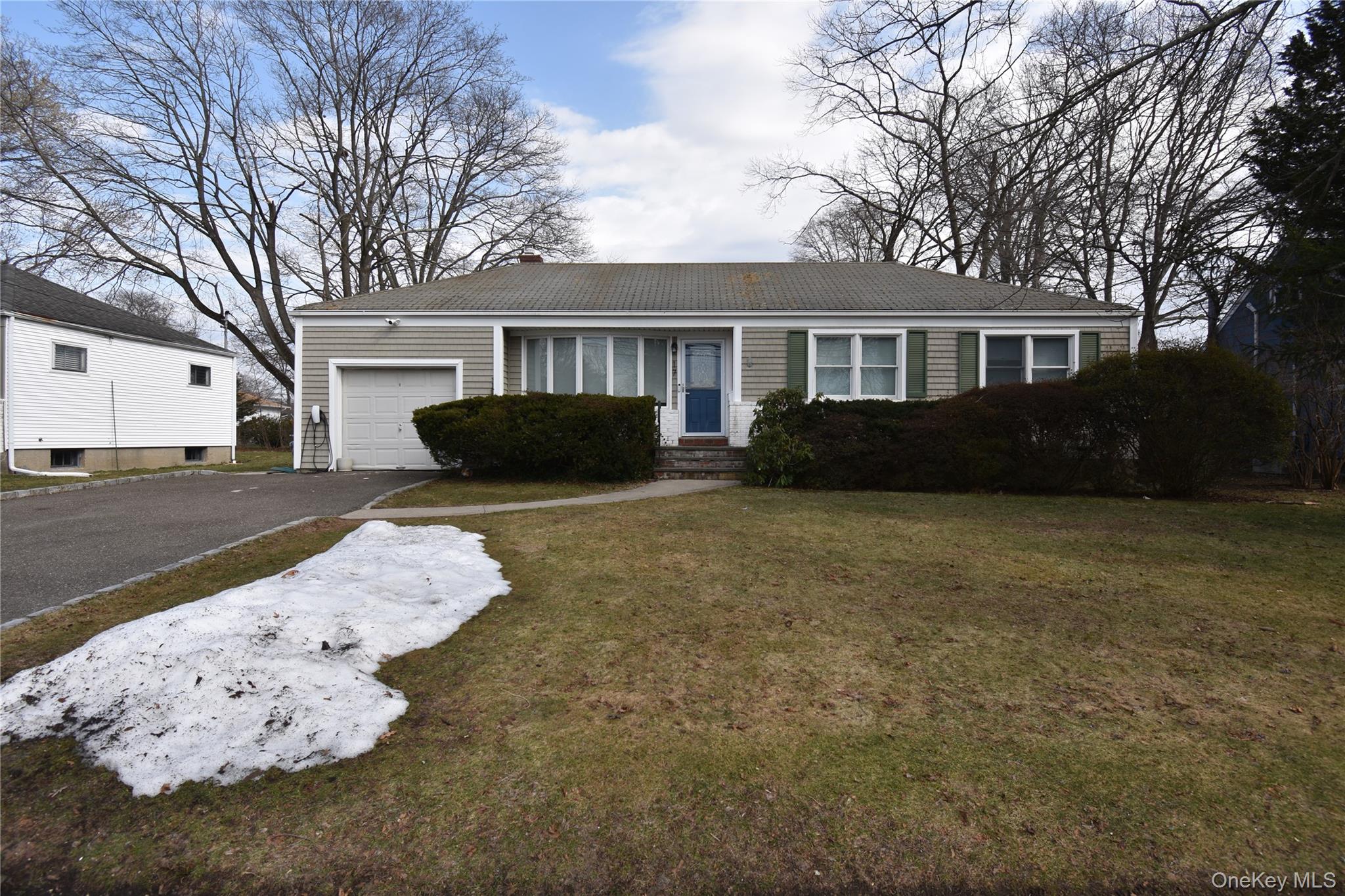 #1 photo, 17 Goldsmith Avenue, 롱 아일랜드 Greenlawn , NY 11740