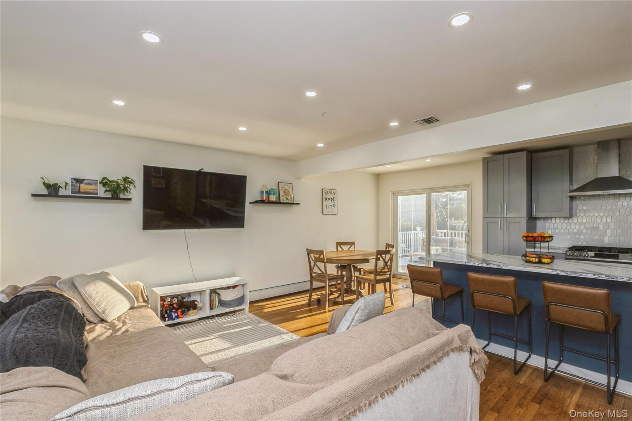 #11 photo, 17 Goldsmith Avenue, Greenlawn , NY 11740